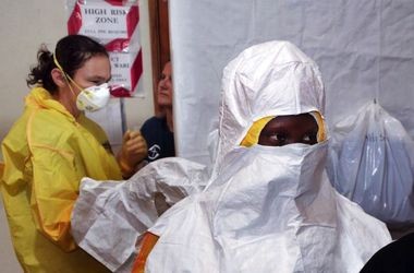 Итальянский медик заразился лихорадкой Эбола в Сьерра-Леоне - ảnh 1